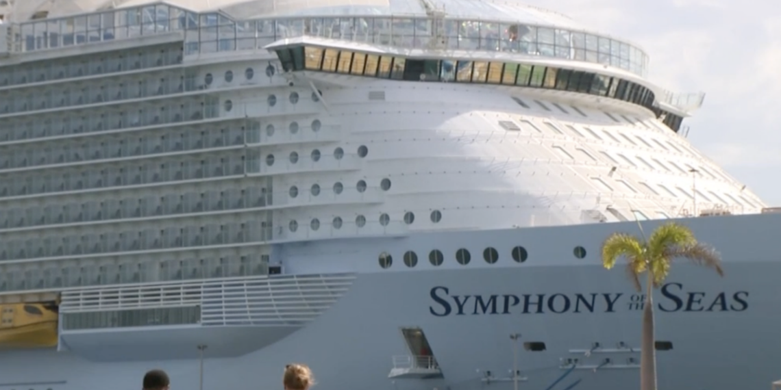 Cancelan visitas del gigante crucero Symphony of the Seas a Puerto Rico | Locales