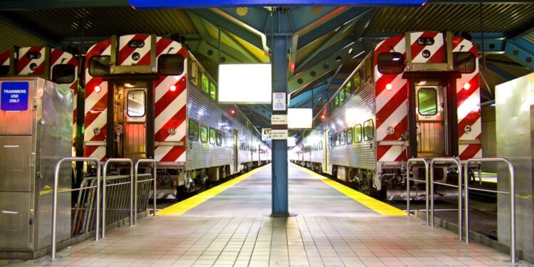 Viajes gratis con CTA y Metra durante víspera de Año Nuevo – Telemundo Chicago