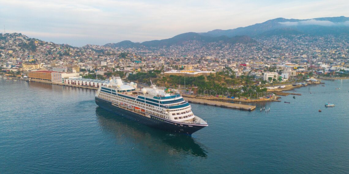 Recibe Abelina López Rodríguez último crucero del 2024