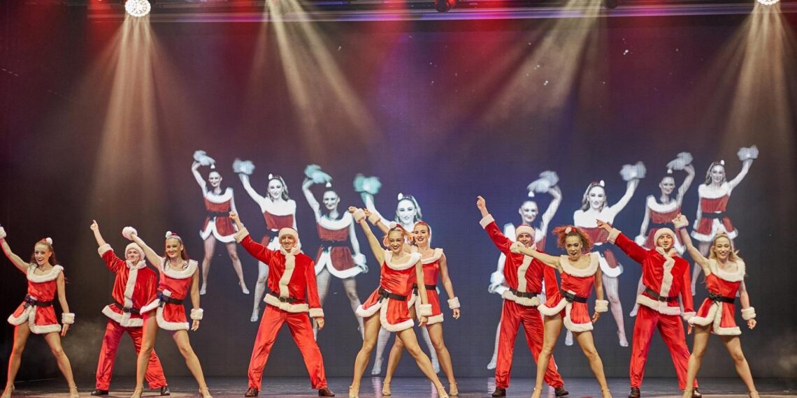 Una fiesta de Navidad a bordo del Costa Toscana