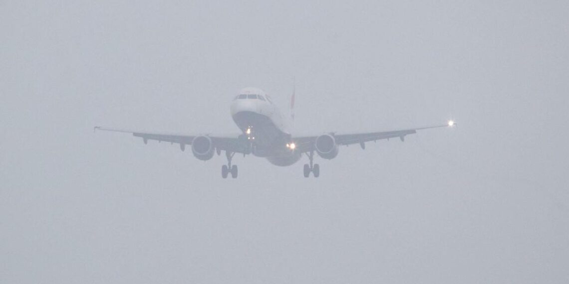 Una densa niebla causa interrupciones en los viajes. – Periódico HOY