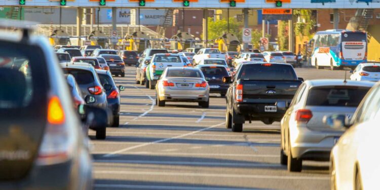 Vacaciones 2025: dificultades económicas limitan los viajes, pero la costa sigue siendo el destino favorito