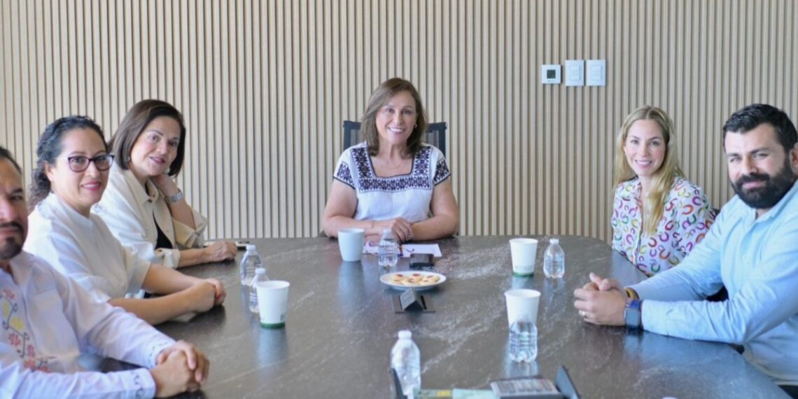 Veracruz está de moda y hoy la gobernadora Rocío Nahle García lanzó a nivel nacional la campaña Despide al año viejo en Veracruz, en coordinación con la Secretaría de Turismo, el Ayuntamiento de Veracruz, la Asociación de Agencias Mexicana de Viajes de Veracruz y la Asociación Mexicana de Hoteles y Moteles Veracruz – Boca del Río A.C.
