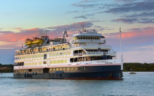 Victory Cruise Lines anuncia madrinas del Victory I y Victory II