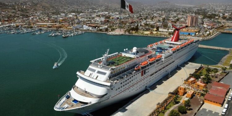 Turistas que lleguen a Mexico en crucero deberan pagar impuesto de 42 dolares