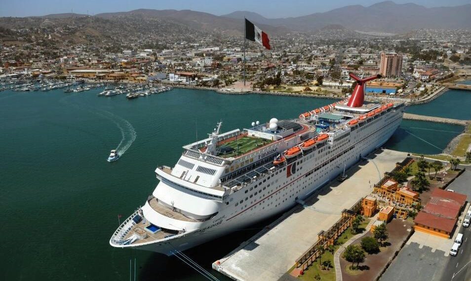 Turistas que lleguen a Mexico en crucero deberan pagar impuesto de 42 dolares