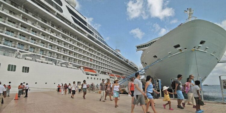 ¿De qué va el cobro de 42 dólares a los cruceristas en 2025?