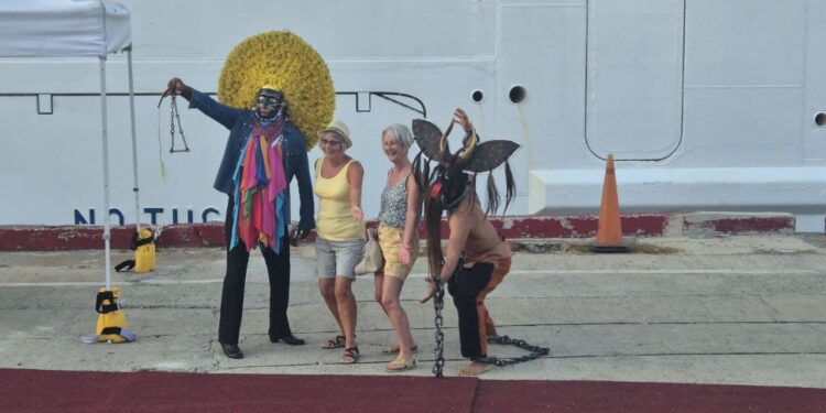 Acapulco recibe a su primer crucero del 2025 con más de mil personas a bordo; quedan otros tres