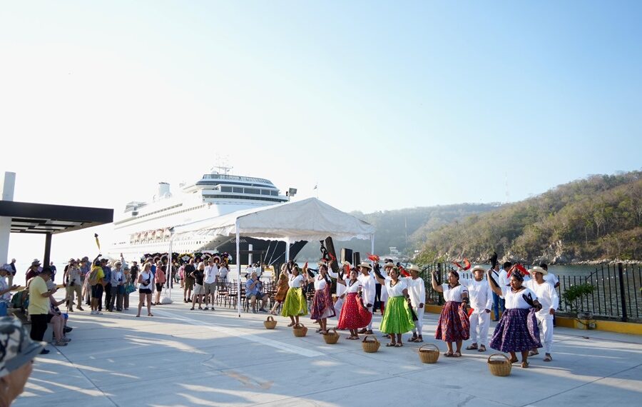 Llega primer crucero del 2025 a Huatulco