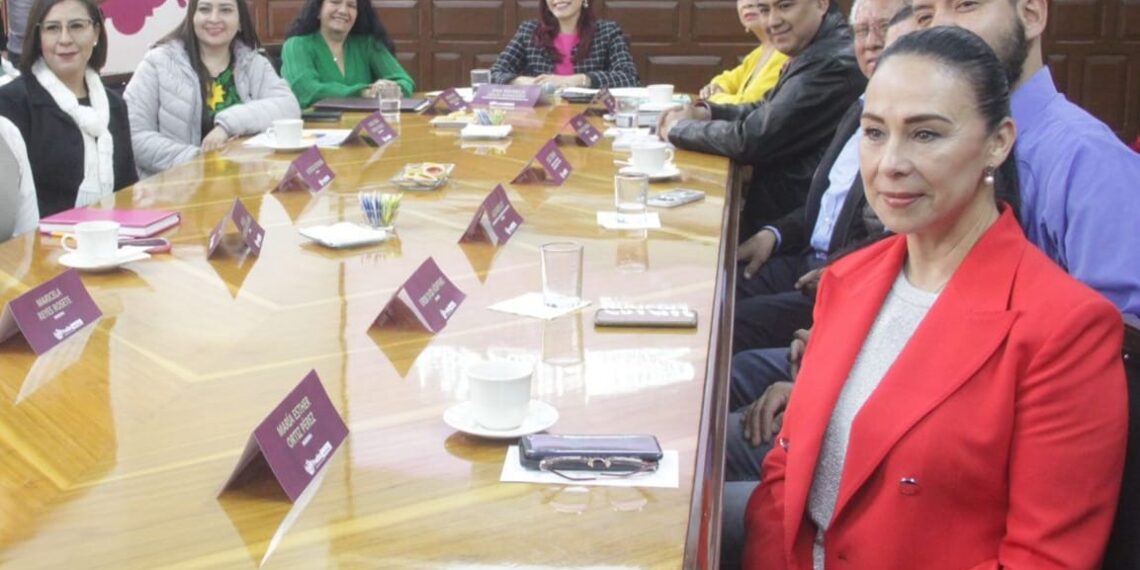 Regidora Esther Ortiz pide respeto tras cuestionar gastos de viajes oficiales