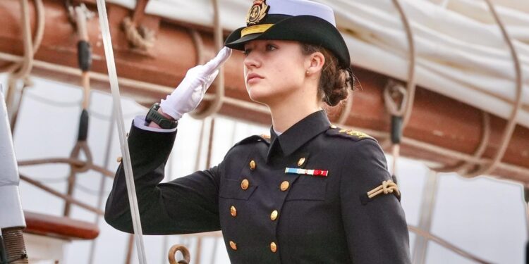 El Juan Sebastián Elcano pone rumbo a su 97 Crucero de Instrucción con Leonor a bordo