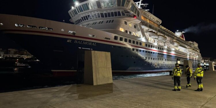 Trece años después, el "Balmoral" vuelve a atracar en Ceuta