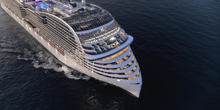 El MSC World Europa surcando el Mediterráneo