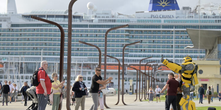 Los cruceros de A Coruña generaron en 2024 un impacto de entre 35 y 40 millones de euros en la ciudad y su área