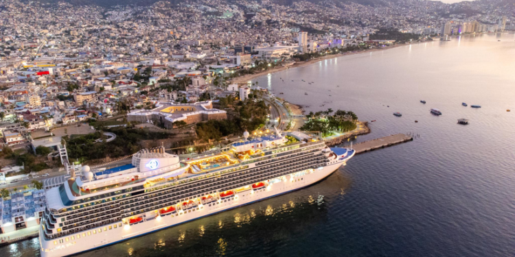 Arribó la mañana de este domingo el crucero MS Vista al puerto de Acapulco