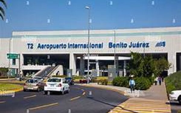 Denuncian que nadie detiene la corrupción del director de Asuntos Jurídicos del Aeropuerto en la CDMX.