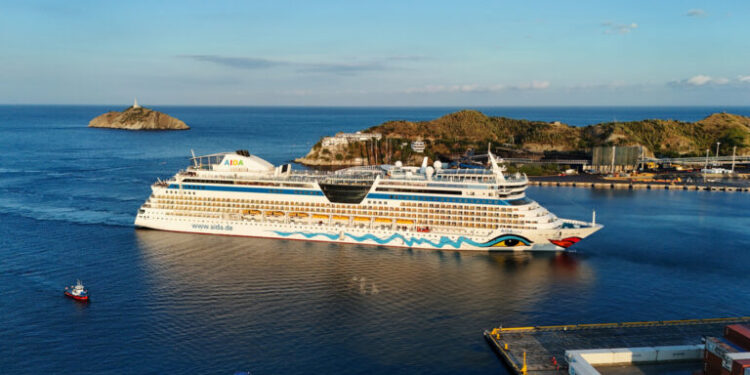 Crucero AIDAluna arriba por primera vez a Santa Marta