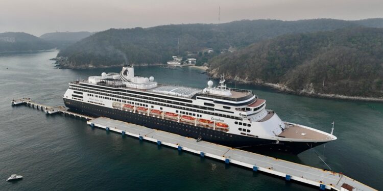Llega primer crucero del 2025 a Huatulco
