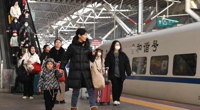 China reporta 9,5% de aumento en viajes en tren urbano en 2024