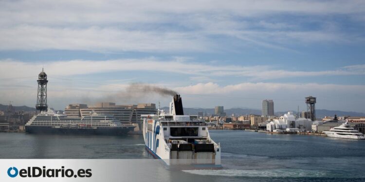 Barcelona estudia cómo cerrar dos terminales de cruceros ante la previsión de otro año con récord de visitantes
