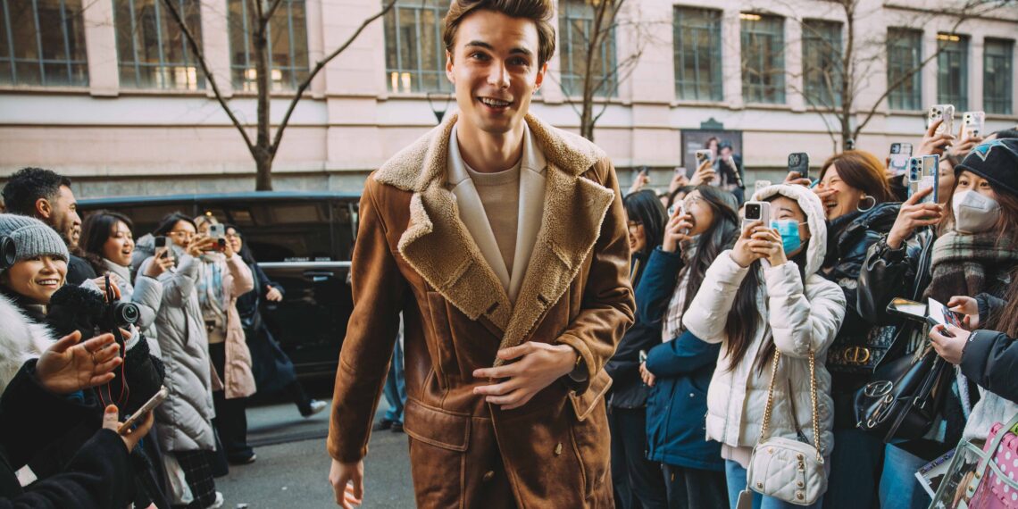 Colorblocking and Artful Layering: Street Style at the Milan Fall 2025 Menswear Shows