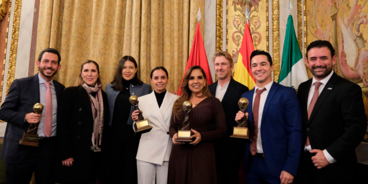 Cancún recibe 4 galardones en los World Travel Awards 2024 en FITUR consolidándose como destino líder