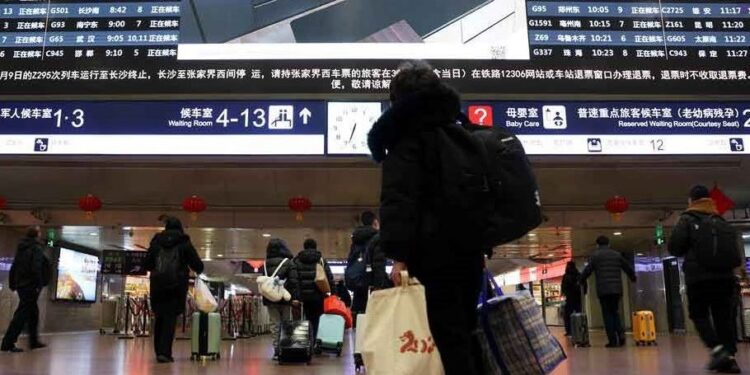 China experimenta aumento de viajes nacionales y transfronterizos en 2024