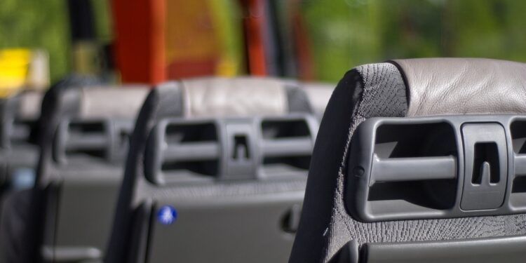 Cómo conseguir el abono gratis para viajar en autobuses estatales desde enero de 2025