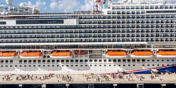 De atender infartos a lidiar con la muerte: el día a día de un médico de cruceros