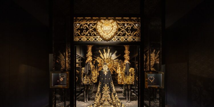 “Du Cœur à La Main”—Dolce & Gabbana’s Alta Moda Exhibition Opens in Paris