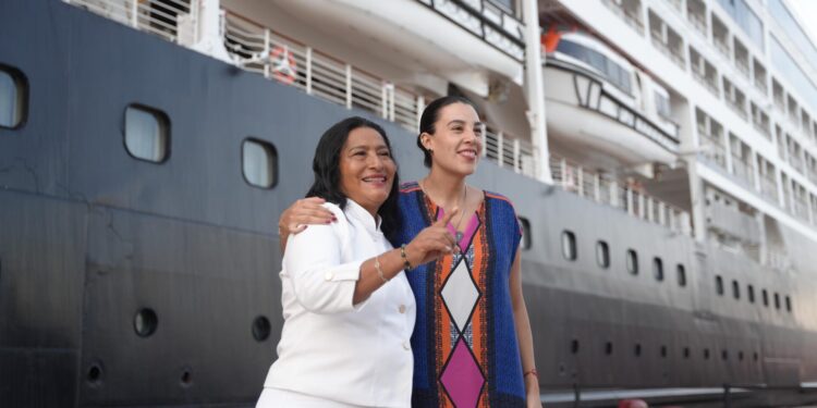 Azamara Onward arriba al puerto