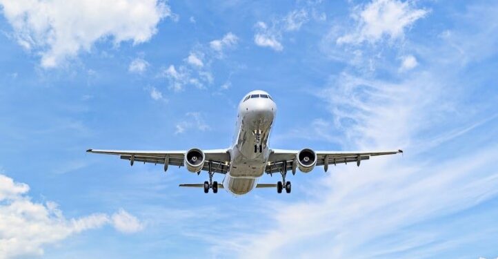 El Gobierno prorrogó la vigencia de un impuesto que encarece los viajes al exterior en un 7%