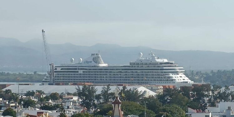 Por primera vez llega a Mazatlán el crucero MS Seven Seas Grandeur - El Sol de Mazatlán