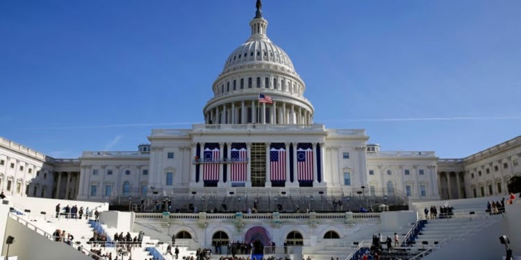 Estados Unidos impone restricciones de visa a altos ejecutivos de agencias de viajes de Europa y Asia por facilitar migración irregular