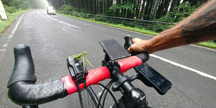 Henry Von Watenberg: aventura, fotografía y viajes épicos en bici y moto