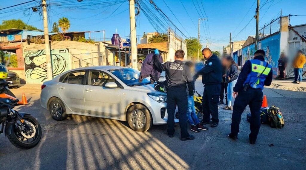 Arrøllān a motociclista en crucero de Felipe Carrillo Puerto