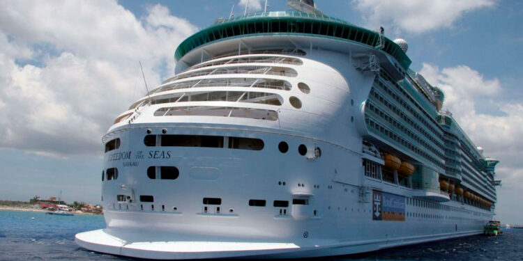 Frenan por 6 meses impuesto a cruceros