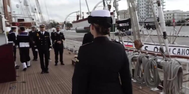 La princesa Leonor embarca en 'Elcano' para preparar su crucero de instrucción