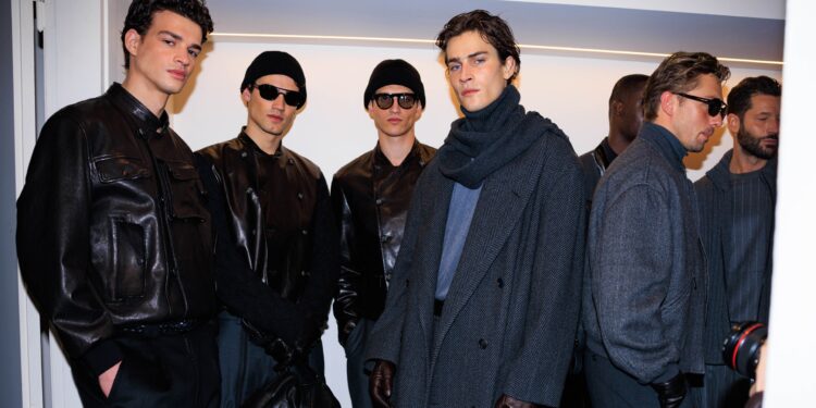 Mejores fotos entre bastidores de los desfiles masculinos de Milán Fashion Week Otoño-Invierno 2025