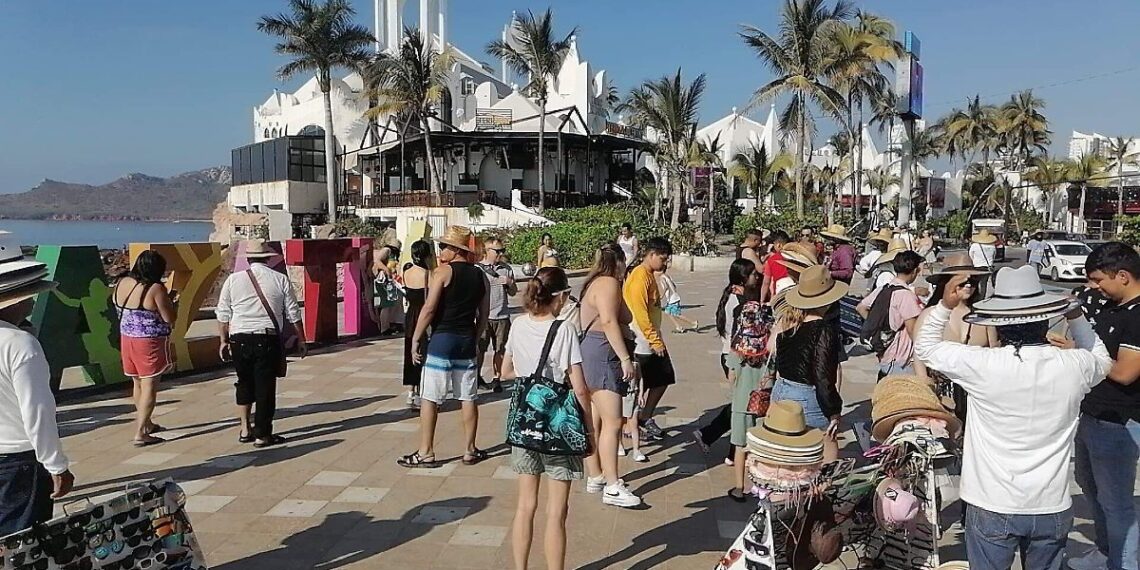 Así disfrutan Mazatlán los pasajeros del crucero The World este jueves - El Sol de Mazatlán