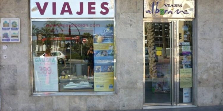 Los afectados por el presunto fraude del cierre de la Agencia Viajes Alborán reclaman más de 100.000 euros