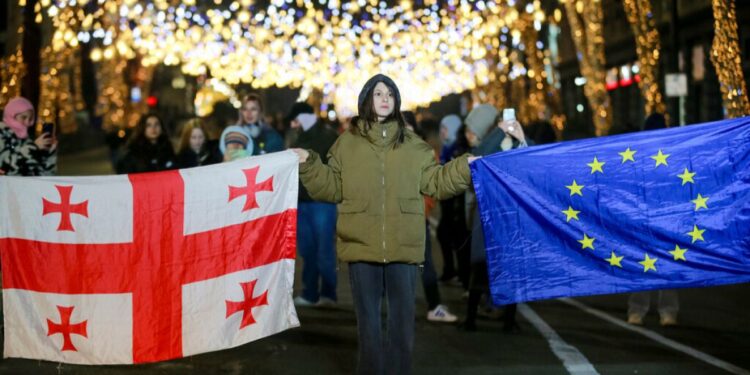 Vídeo. Enfado en Tiflis tras la suspensión del acuerdo de viajes sin visado