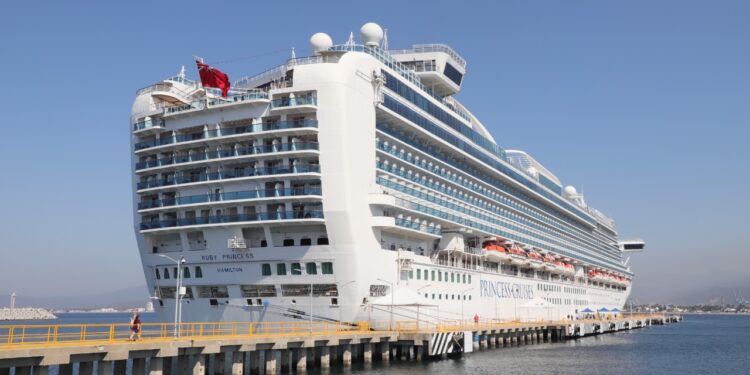 Retrasan impuesto a pasajeros de cruceros