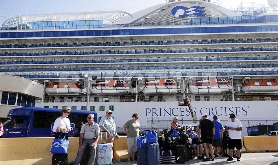 Aplazan 6 meses impuesto a cruceros