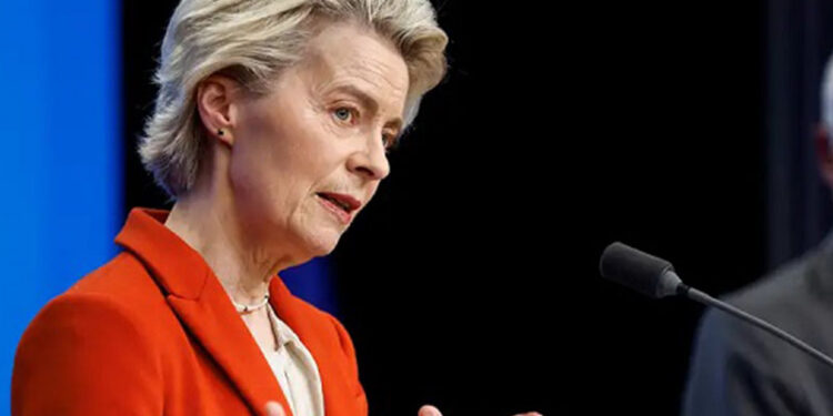 Von der Leyen cancela viajes por una “neumonía grave”