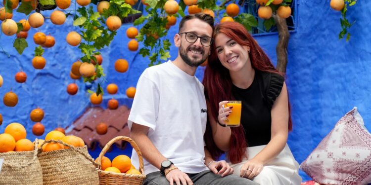 Una joven de Sacedón y su pareja acumulan más de un millón de seguidores con sus viajes