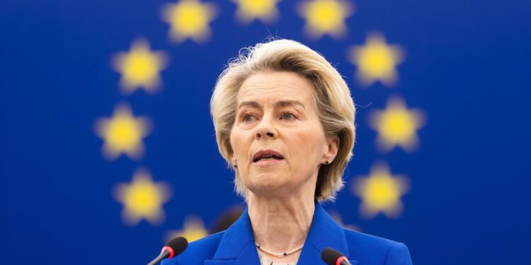 UE.- Von der Leyen cancela sus viajes durante dos semanas por una fuerte neumonía