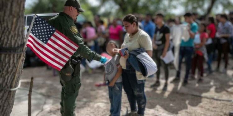 ¡Miles son afectados! Estados Unidos cancela viajes de refugiados