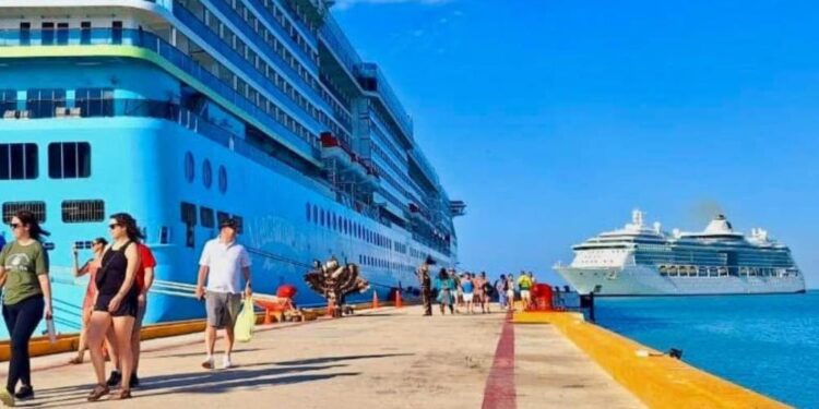 Llegan más de 5,800 visitantes a Progreso en dos cruceros