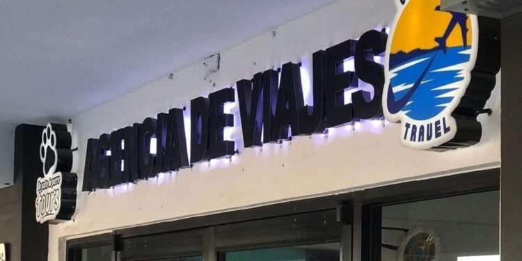 Plaza comercial se deslinda de fraude en agencia de viajes
